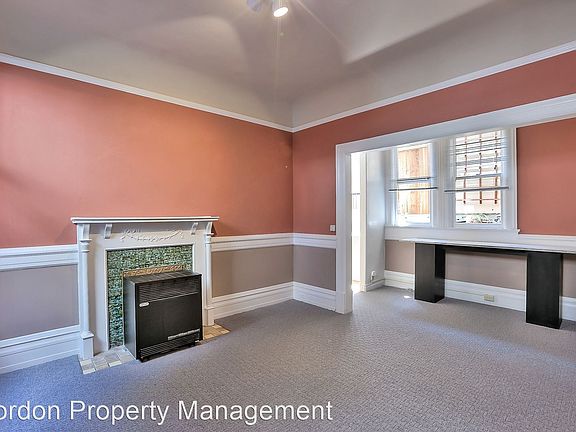 5th image of 1369 Waller St #B