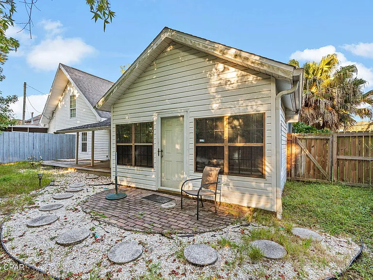 301 Fairway Blvd — Photo 8