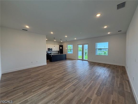 3rd image of 336 SW 31st Pl
