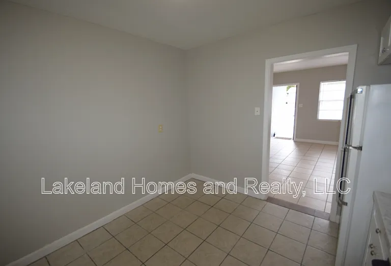 1034 Berkley Rd — Photo 8
