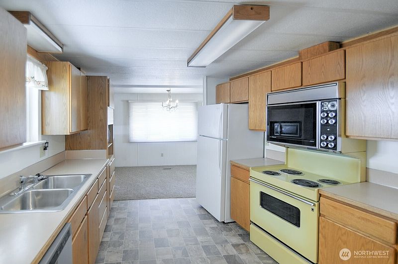 3rd image of 1841 Trosper Road SW #2