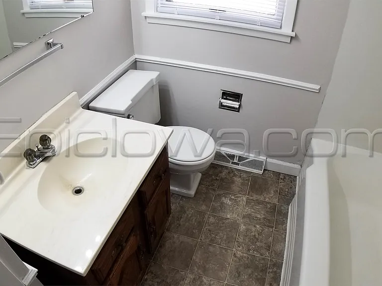2923 Russell Dr NE — Photo 12