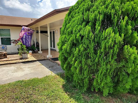 4th image of 16630 SW 102nd Pl