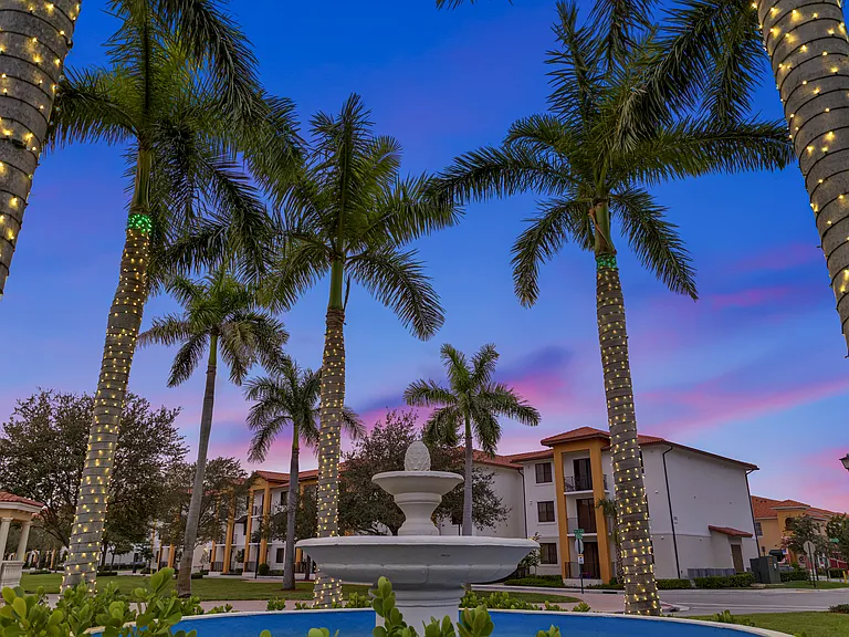 Bella Vista Apartments — Photo 46