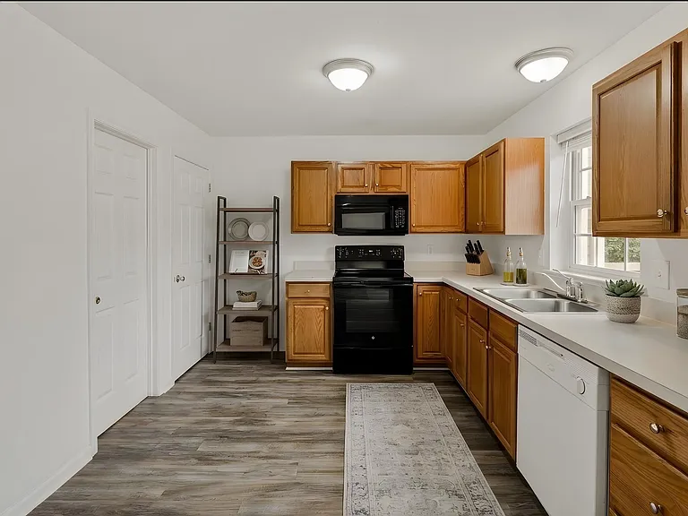 Mill Creek Manor — Photo 24