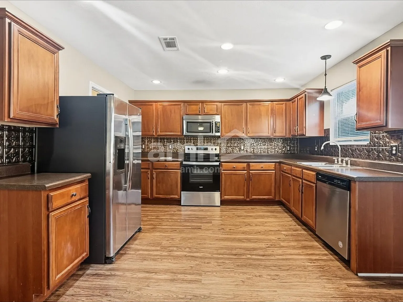 3 bed, 2.5 bath, 2289 sqft, $2,535 — Photo 3