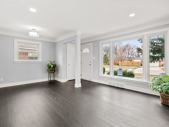 5th image of 20216 Frazho St