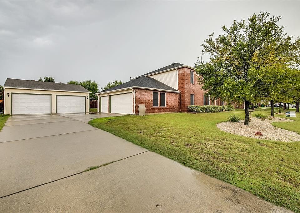1st image of 1013 Canyon Dr