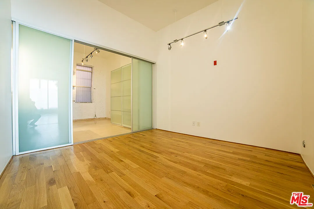 1 bed, 1.0 bath, 1000 sqft, $5,250 — Photo 2