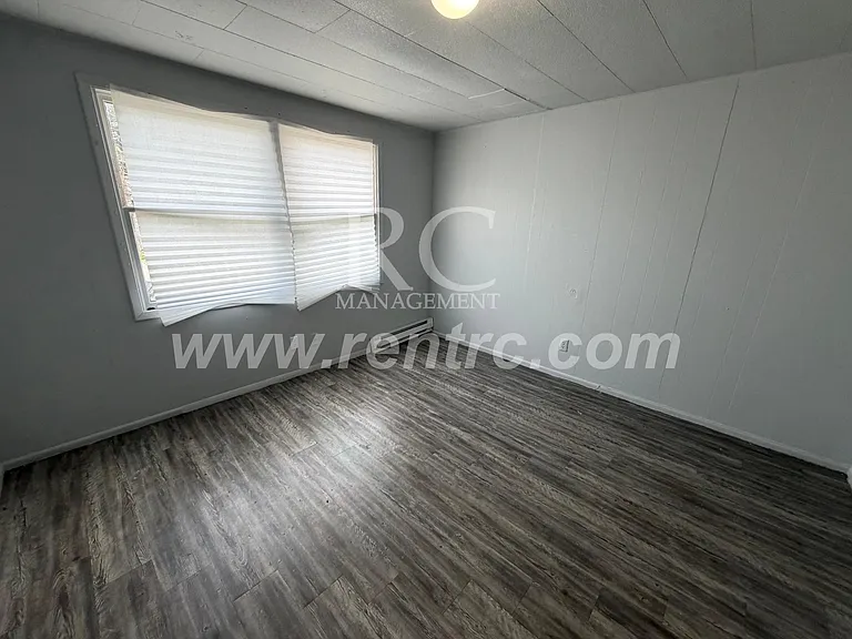 104 Center St — Photo 8