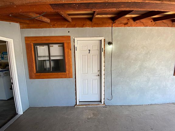 4th image of 560 Oak Ave