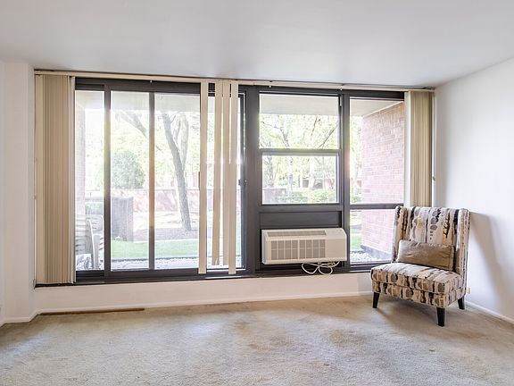4th image of 2941 S Michigan Ave APT 102