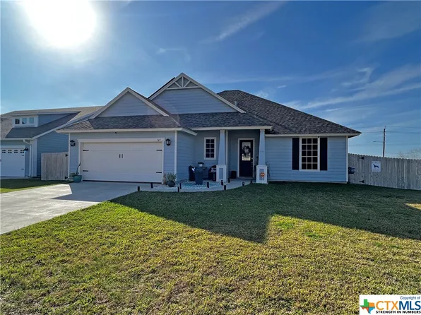 141 Highwood Dr, Rockport, TX 78382