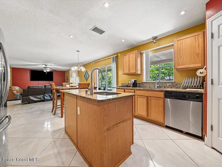 4635 Elena Way — Photo 10