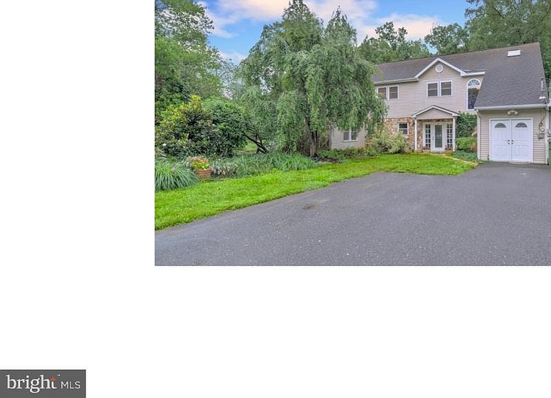 1st image of 23 Pine Dr