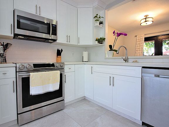 4th image of 6133 NW 171st St