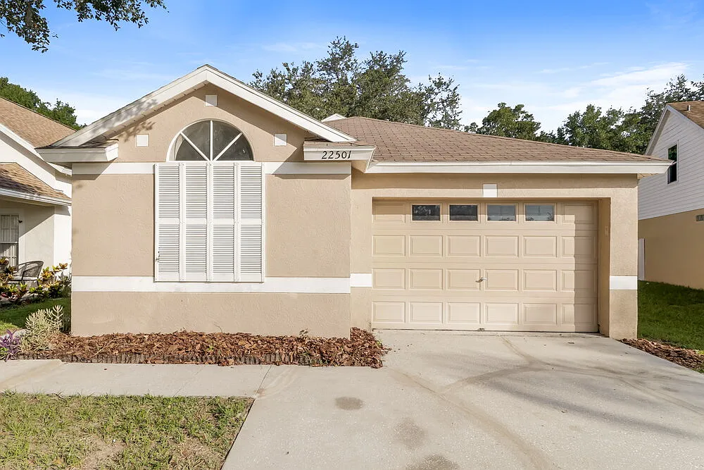 4 bed, 2.0 bath, 1322 sqft, $2,100 — Photo 1