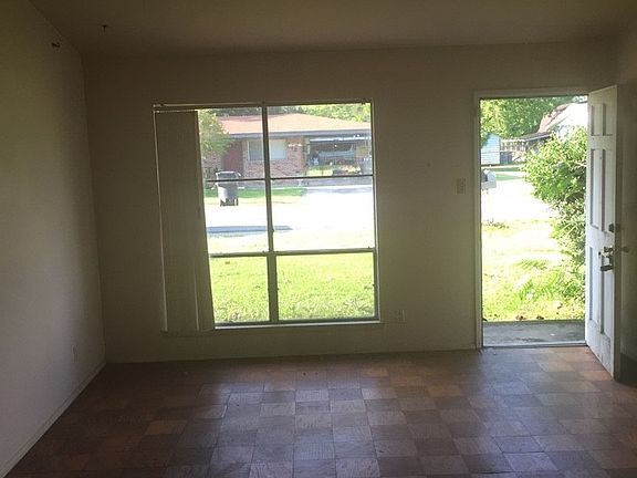 4th image of 311 Fieldcrest Dr