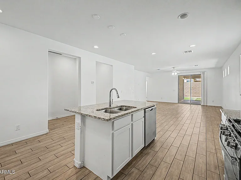 5722 W Getty Dr — Photo 20