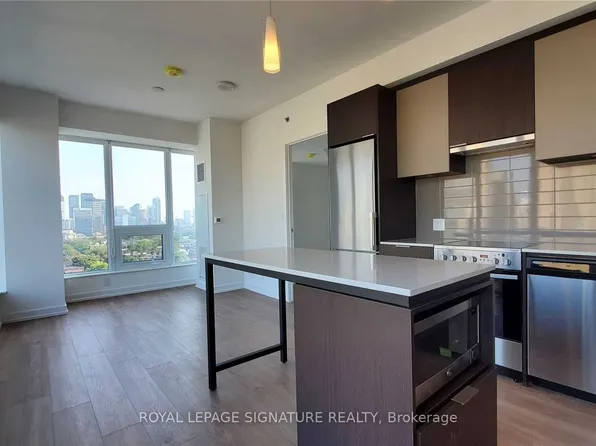203 College St, Toronto, ON