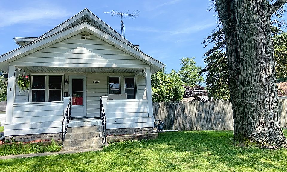 2nd image of 5620 Malden Ave