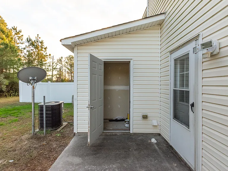 104 Streamwood Dr — Photo 28