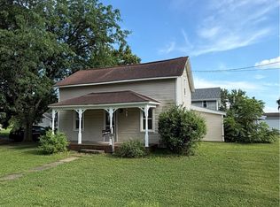 8 E Madison Ave, Altamont, IL 62411