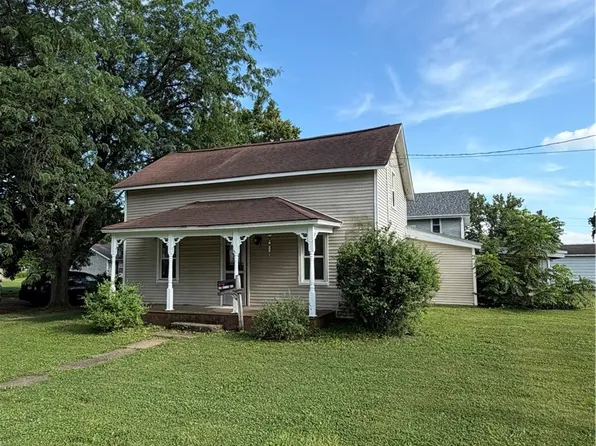 8 E Madison Ave, Altamont, IL 62411