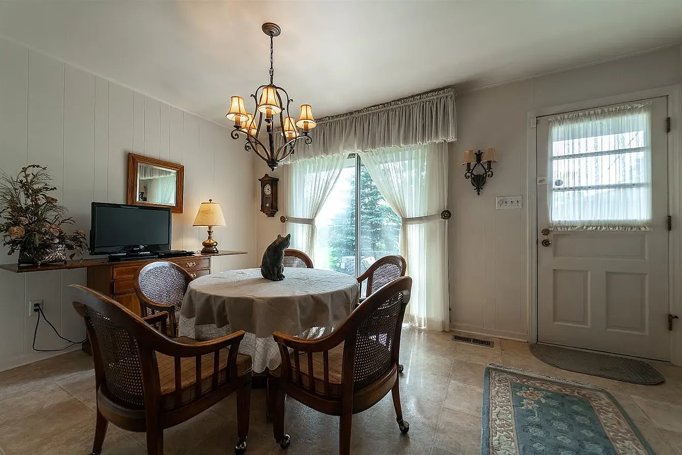 2 bed, 1339 sqft, $1,600 — Photo 1