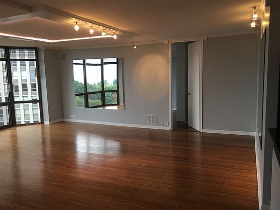 4th image of 2650 N Lakeview Ave APT 1009