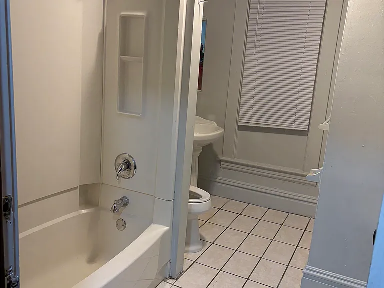 634 Pleasant St SE #2 — Photo 10