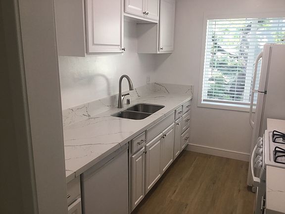 5th image of 3521 Mentone Ave APT 8
