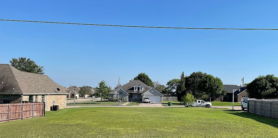 2nd image of 2307 Fair Oaks Dr