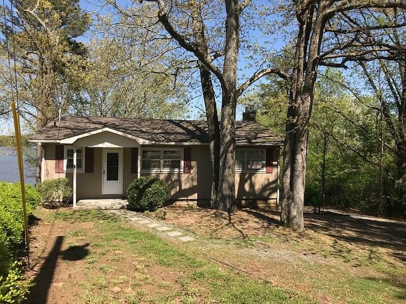 1st image of 451 Hillcrest Dr
