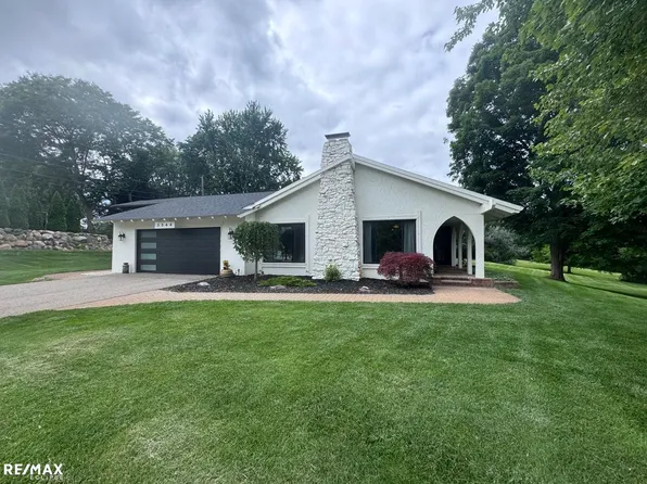 3544 Dornoch Ln, Oakland, MI 48363