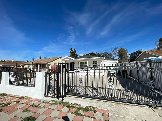 1st image of 15945 Leadwell St