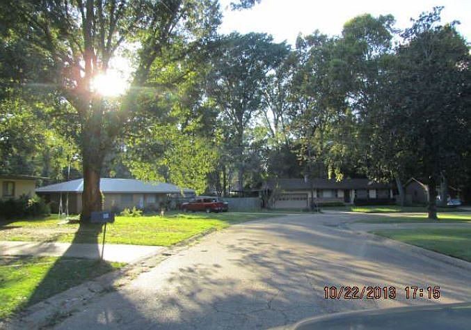 2nd image of 107 Chatham Cir