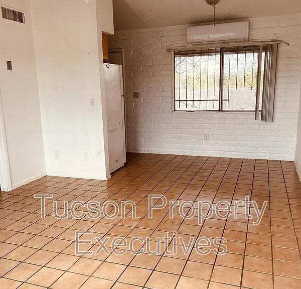 5756 S Park Ave — Photo 6