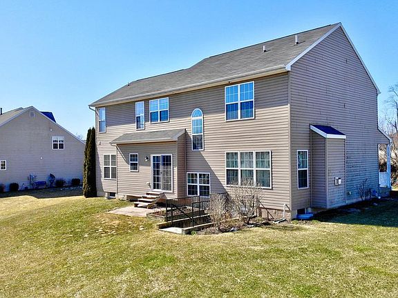 3rd image of 117 Stonebridge Dr