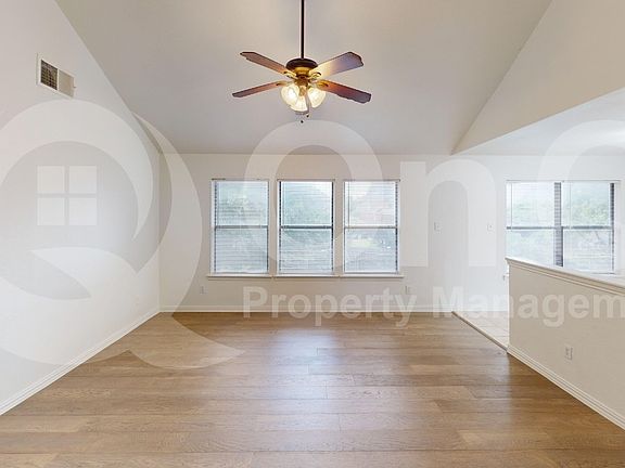 5th image of 786 Pierre Ln