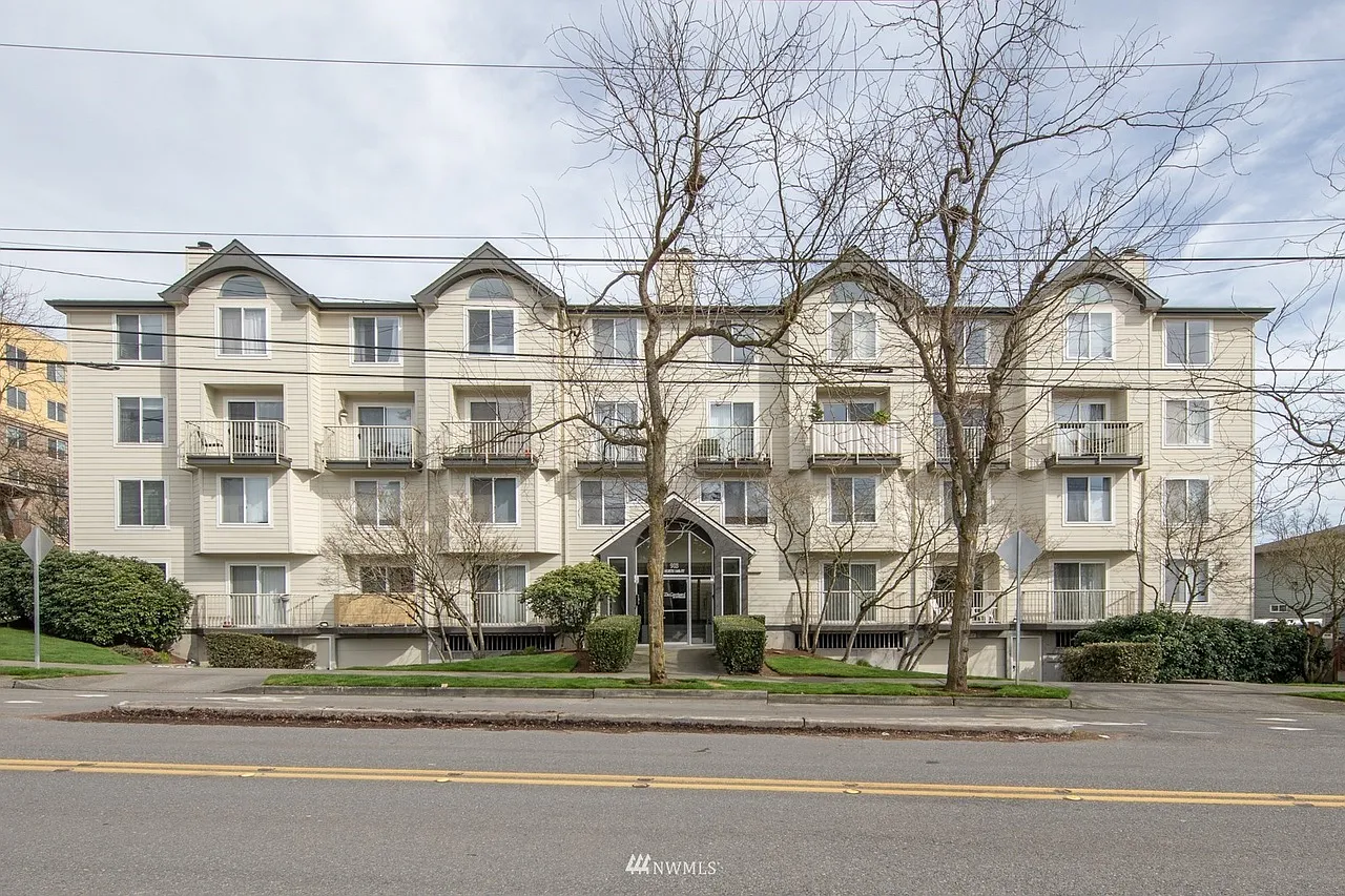 903 N 130th St — Photo 1