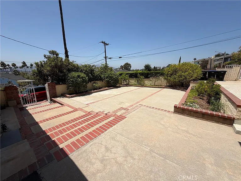 1501 N Maryland Ave — Photo 29