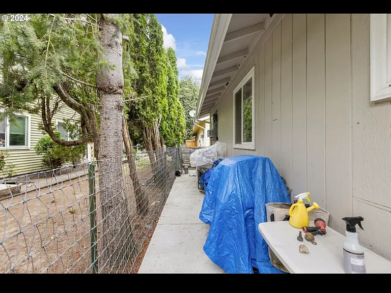 504 E 9th St #10 — Photo 11