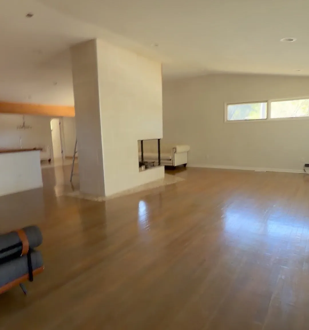 5 bed, 2582 sqft, $2,500 — Photo 2