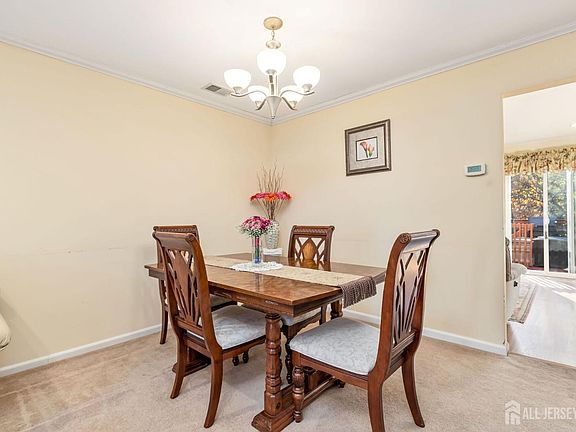 4th image of 124 Grantham Dr