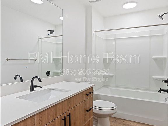 2nd image of 3378 Washington Blvd #208