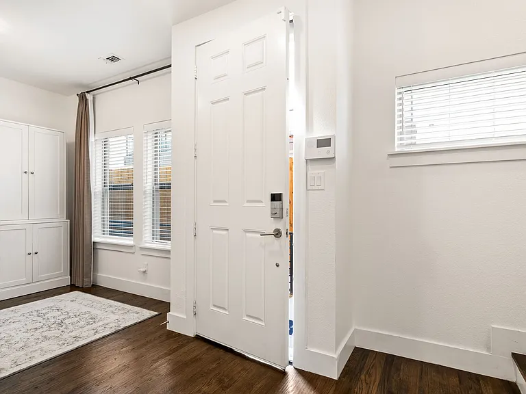 4222 Roseland Ave #102 — Photo 5