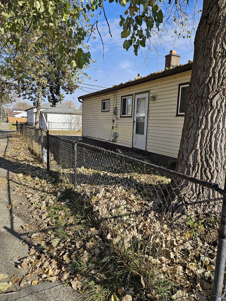 Building Photo - 17405 Ivanhoe St