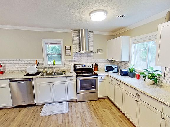 2nd image of 1015 River St