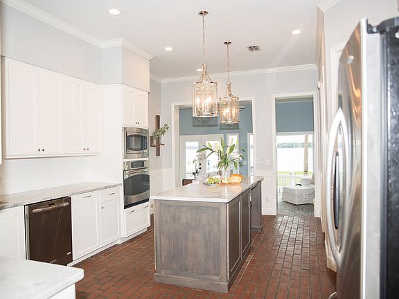 4th image of 637 Lake Harbor Cir